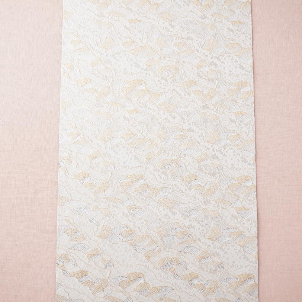 NISHIJIN TABLE RUNNER – GOLD & SILVER WAVES ON WHITE, 235 CM (KYOTO)