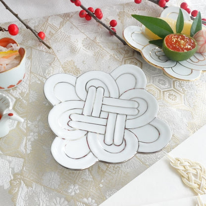 AUSPICIOUS KNOTS SMALL PLATE – PLATINUM LINE (ARITA)