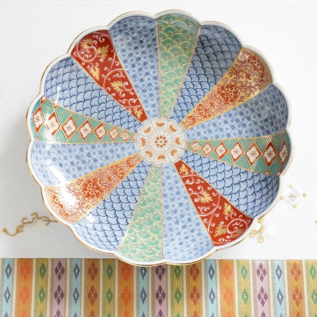 OLD IMARI-STYLE CHRYSANTHEMUM PLATE – BLUE & GOLD, 6.3 IN (HASAMI)