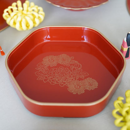 HEXAGONAL CHRYSANTHEMUM SERVING BOWL – VERMILION & GOLD, 9 IN (ECHIZEN)