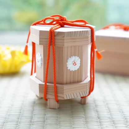 CEDAR SHELL BUCKET (KAIOKE) – CHRYSANTHEMUM GOFUN RELIEF, SMALL