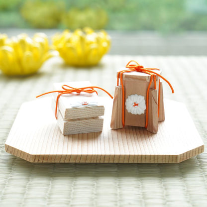 CEDAR SHELL BUCKET & LETTER BOX – MINIATURE SET, CHRYSANTHEMUM