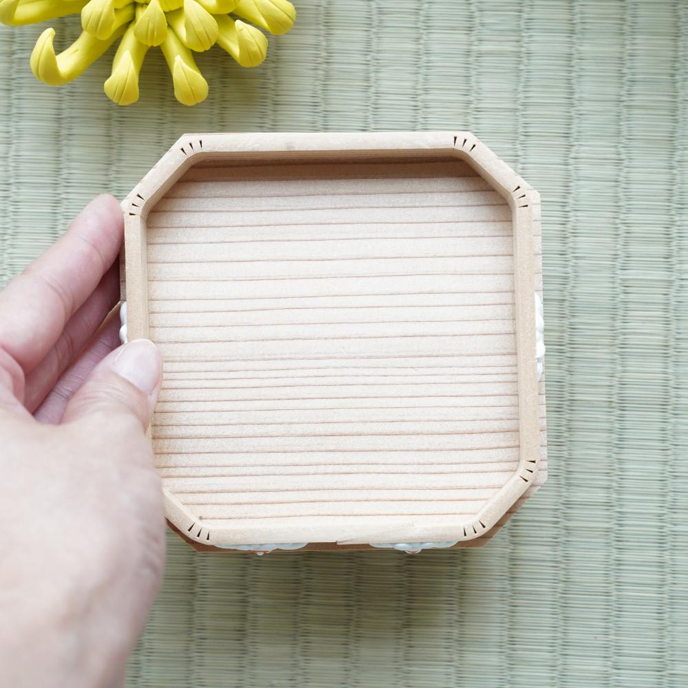 CEDAR GOZEN STAND – CHRYSANTHEMUM GOFUN RELIEF, 4.3 IN