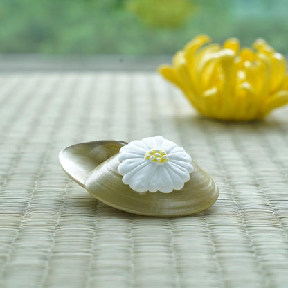 CHRYSANTHEMUM CLAM BOX – SMALL, HAND-RAISED GOFUN