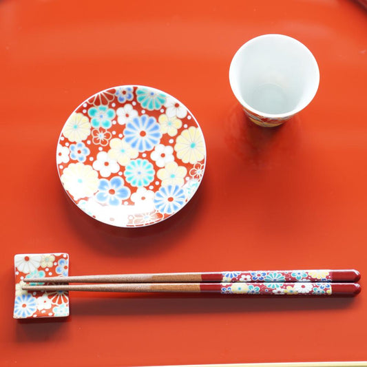 CHOPSTICK REST – PLUM & CHRYSANTHEMUM (KUTANI)
