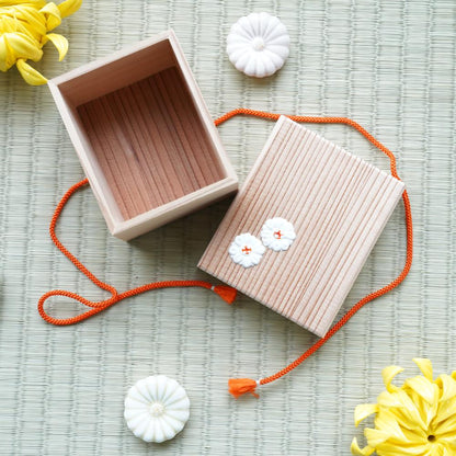 CEDAR LETTER BOX (FUBAKO) – CHRYSANTHEMUM GOFUN RELIEF, SMALL