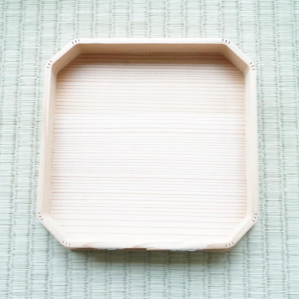 CEDAR OSHIKI TRAY – CHRYSANTHEMUM GOFUN RELIEF, 6 IN