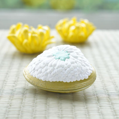 CHRYSANTHEMUM CLAM BOX – LARGE, HAND-RAISED GOFUN