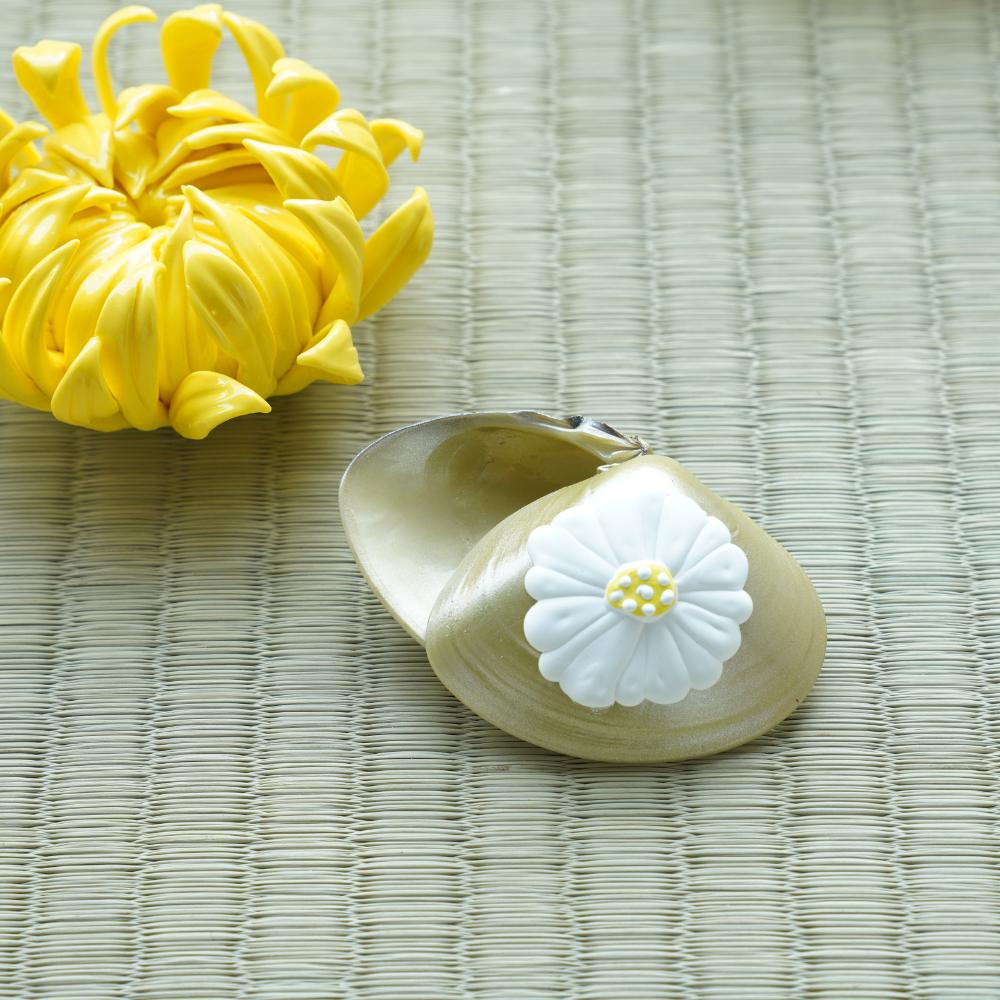 CHRYSANTHEMUM CLAM BOX – SMALL, HAND-RAISED GOFUN