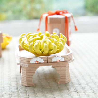 CEDAR GOZEN STAND – CHRYSANTHEMUM GOFUN RELIEF, 4.3 IN