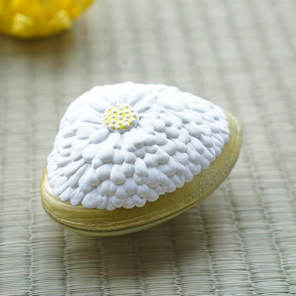 CHRYSANTHEMUM CLAM BOX – LARGE, HAND-RAISED GOFUN