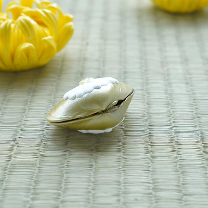 CHRYSANTHEMUM CLAM BOX – SMALL, HAND-RAISED GOFUN