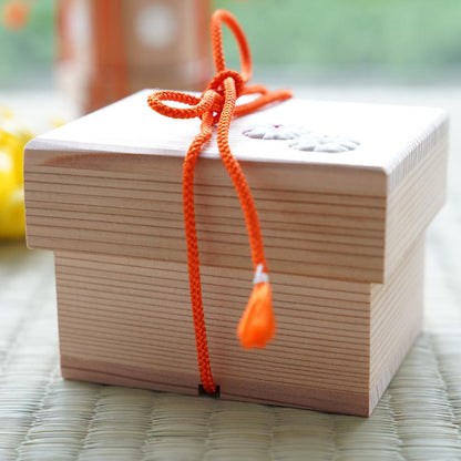 CEDAR LETTER BOX (FUBAKO) – CHRYSANTHEMUM GOFUN RELIEF, SMALL