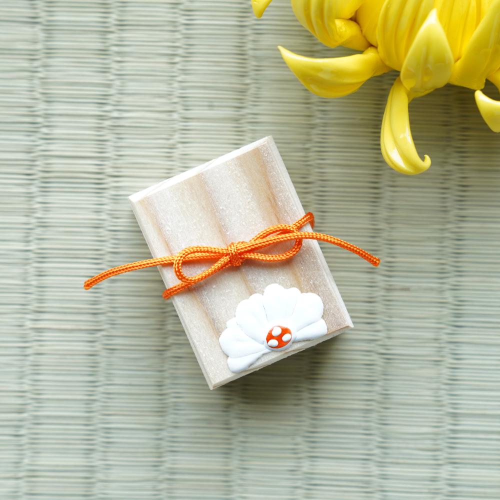 CEDAR SHELL BUCKET & LETTER BOX – MINIATURE SET, CHRYSANTHEMUM