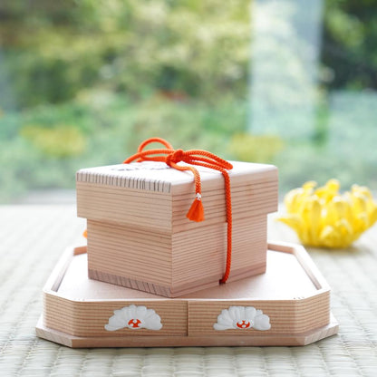 CEDAR OSHIKI TRAY – CHRYSANTHEMUM GOFUN RELIEF, 6 IN