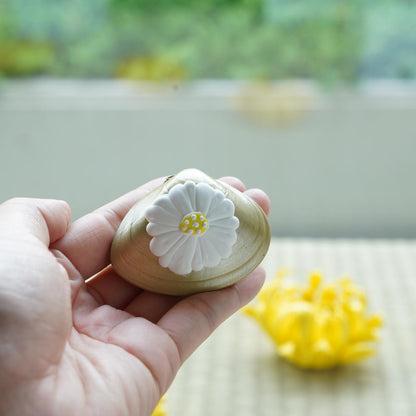 CHRYSANTHEMUM CLAM BOX – SMALL, HAND-RAISED GOFUN