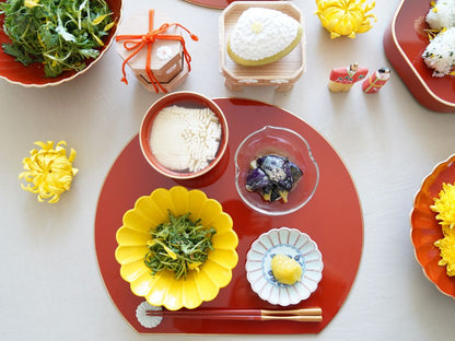 LILY-SHAPED SOUP BOWL – PERSIMMON RED WITH GOLD CHRYSANTHEMUM (ECHIZEN)