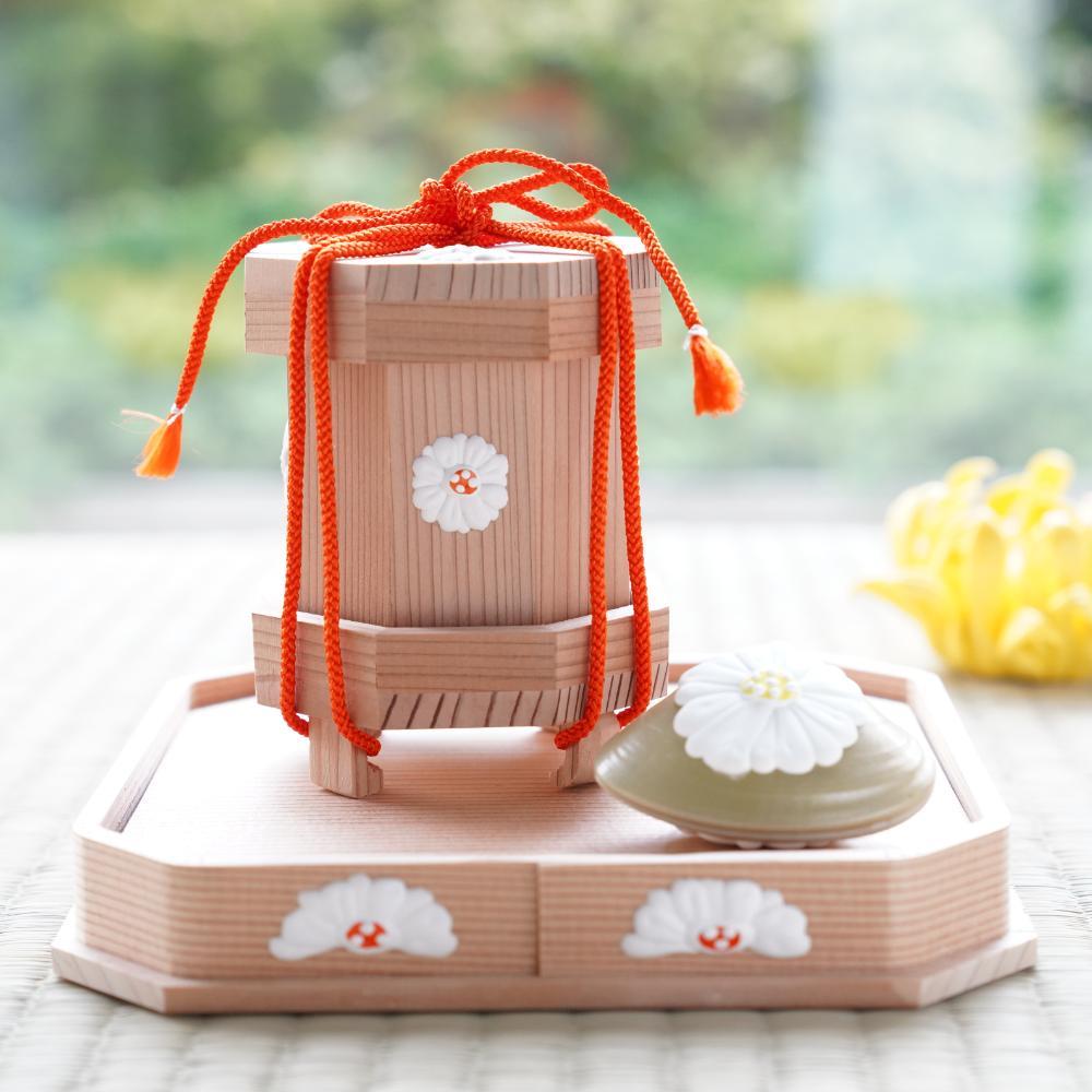 CEDAR OSHIKI TRAY – CHRYSANTHEMUM GOFUN RELIEF, 6 IN