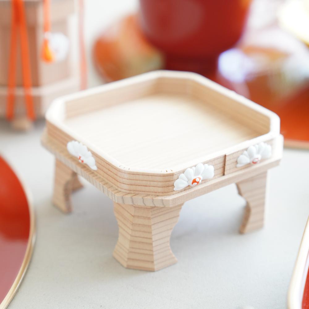 CEDAR GOZEN STAND – CHRYSANTHEMUM GOFUN RELIEF, 4.3 IN