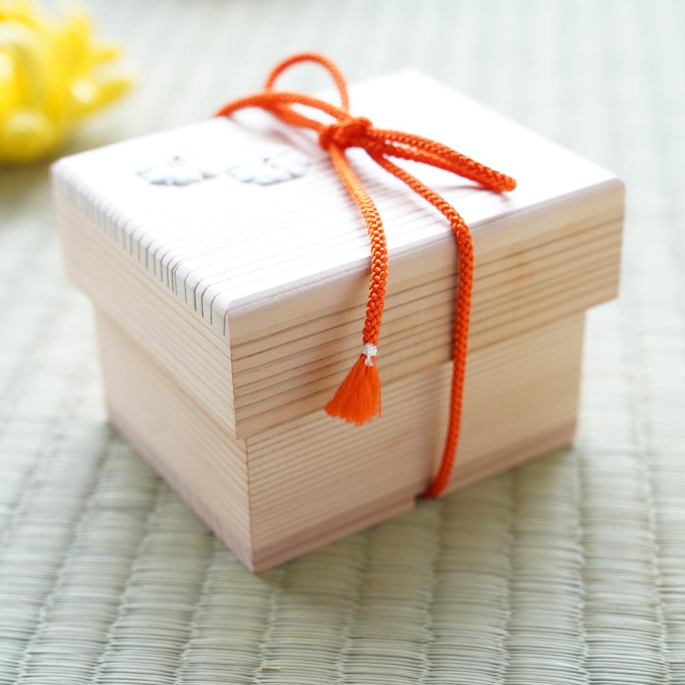 CEDAR LETTER BOX (FUBAKO) – CHRYSANTHEMUM GOFUN RELIEF, SMALL