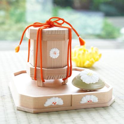 CEDAR OSHIKI TRAY – CHRYSANTHEMUM GOFUN RELIEF, 6 IN