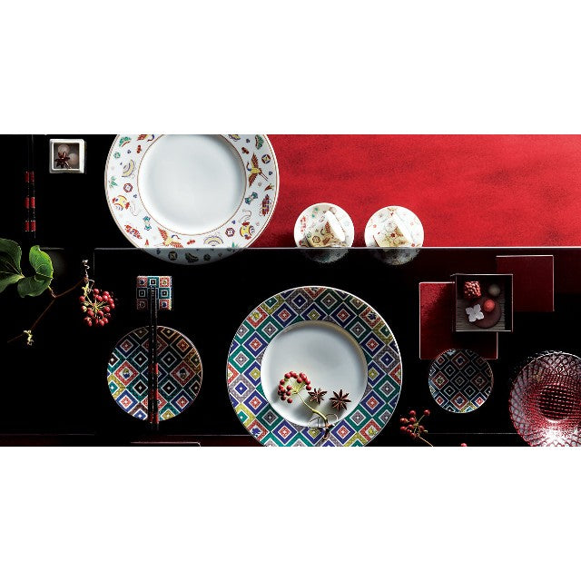 TREASURE MOTIF DINNER PLATE “TAKARA-ZUKUSHI”  (KUTANI)