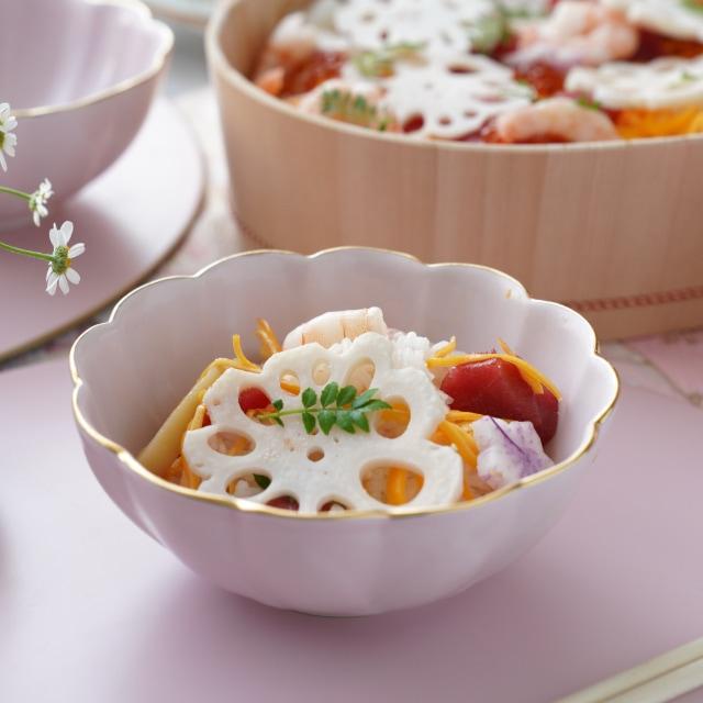 LOTUS-SHAPED SMALL BOWL / NABE SERVING BOWL - PINK WITH GOLD RIM (YUWEN)