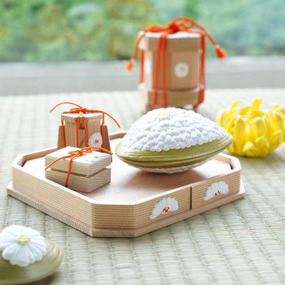 CEDAR OSHIKI TRAY – CHRYSANTHEMUM GOFUN RELIEF, 6 IN