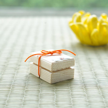 CEDAR SHELL BUCKET & LETTER BOX – MINIATURE SET, CHRYSANTHEMUM
