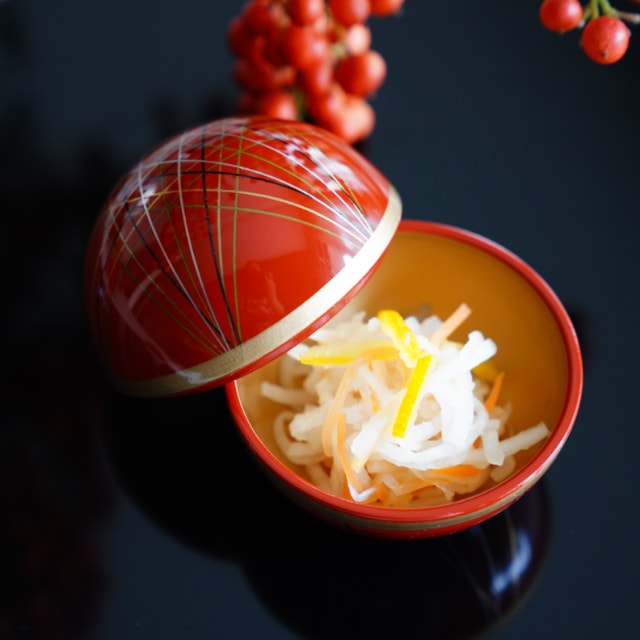 "TEMARI" SPHERE APPETIZER DISH – VERMILION & INNER GOLD PEARL (YUWEN)