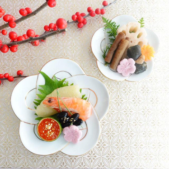 PLUM KNOT PLATE – GOLD & WHITE LINE (ARITA)