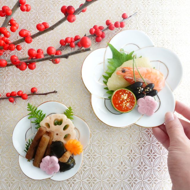 PLUM KNOT PLATE – GOLD & WHITE LINE (ARITA)
