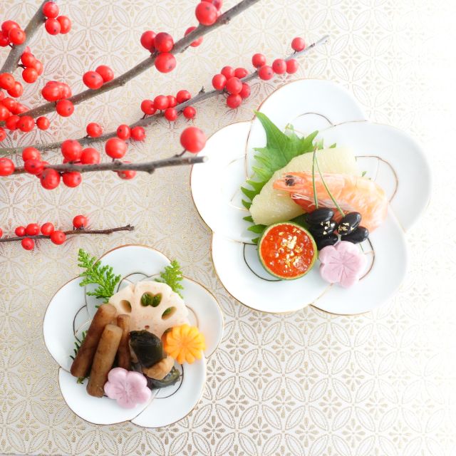 PLUM KNOT PLATE – GOLD & WHITE LINE (ARITA)