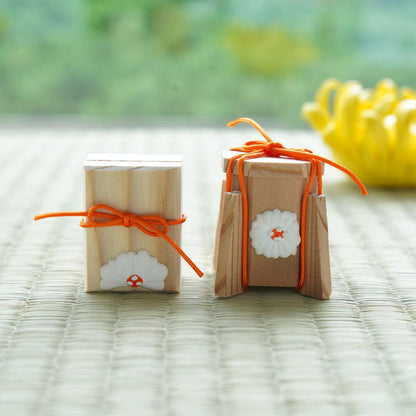 CEDAR SHELL BUCKET & LETTER BOX – MINIATURE SET, CHRYSANTHEMUM