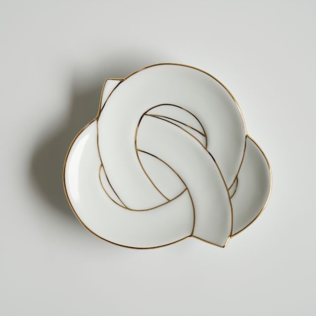 AUSPICIOUS KNOT SMALL PLATE – GOLD LINE (ARITA)