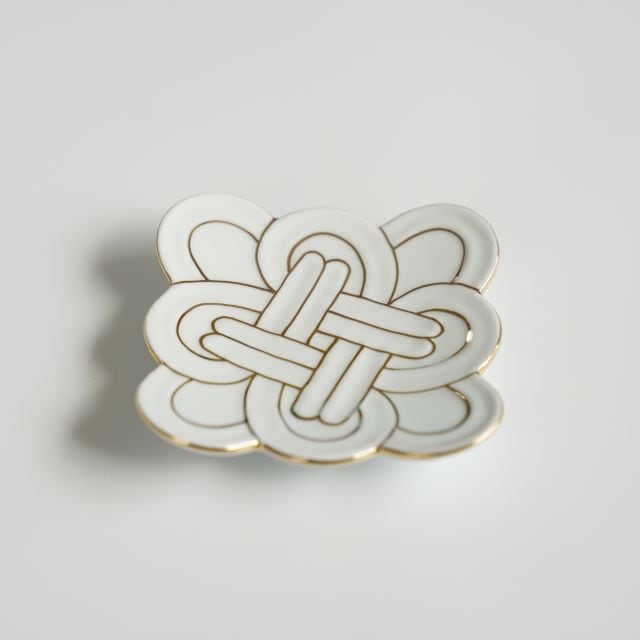 AUSPICIOUS KNOT SMALL PLATE – GOLD LINE (ARITA)