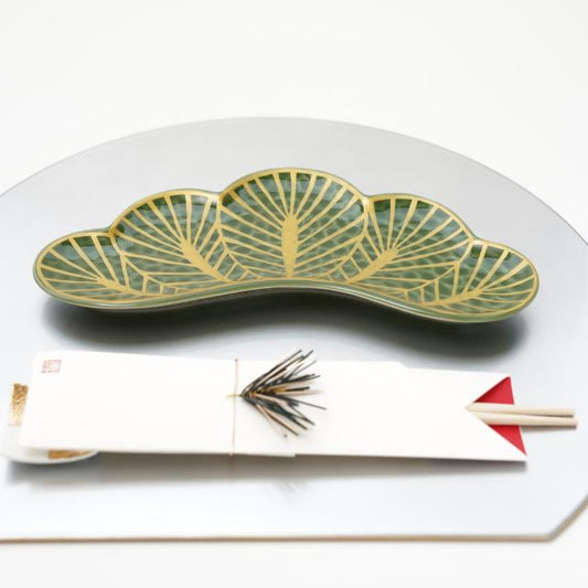 HALF-MOON TRAY - SILVER, GOLD RIM (YUWEN)