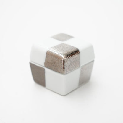 BOX-SHAPED APPETIZER DISH – WHITE & SILVER CHECKERED (ARITA)