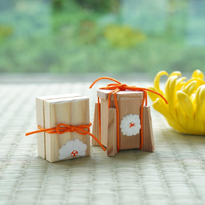 CEDAR SHELL BUCKET & LETTER BOX – MINIATURE SET, CHRYSANTHEMUM