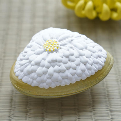 CHRYSANTHEMUM CLAM BOX – LARGE, HAND-RAISED GOFUN