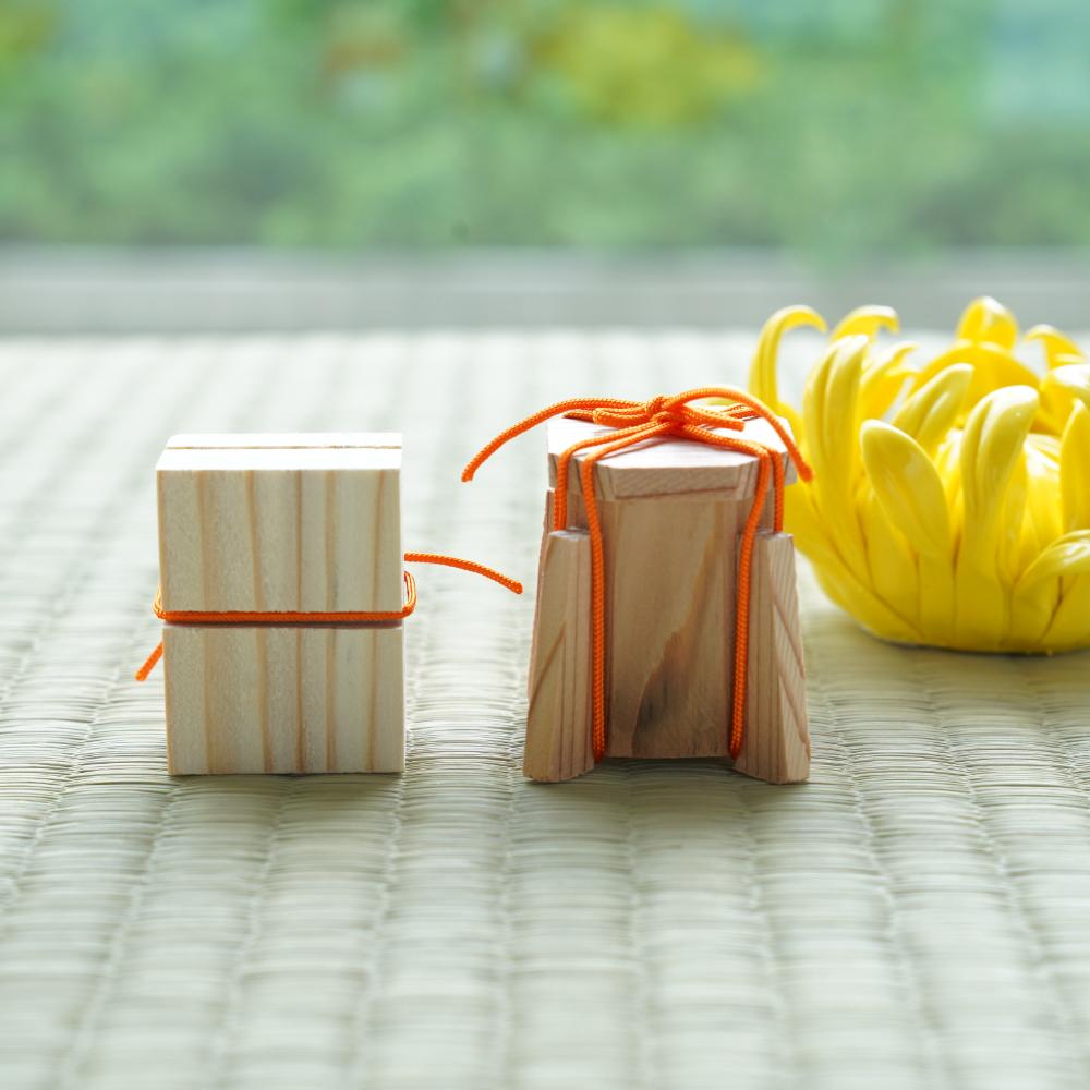 CEDAR SHELL BUCKET & LETTER BOX – MINIATURE SET, CHRYSANTHEMUM