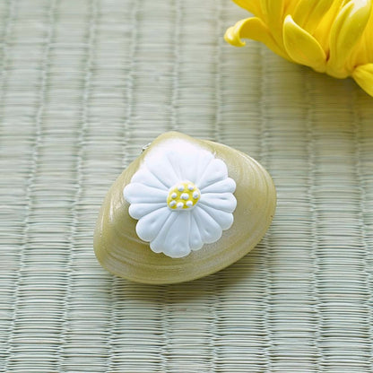 CHRYSANTHEMUM CLAM BOX – SMALL, HAND-RAISED GOFUN