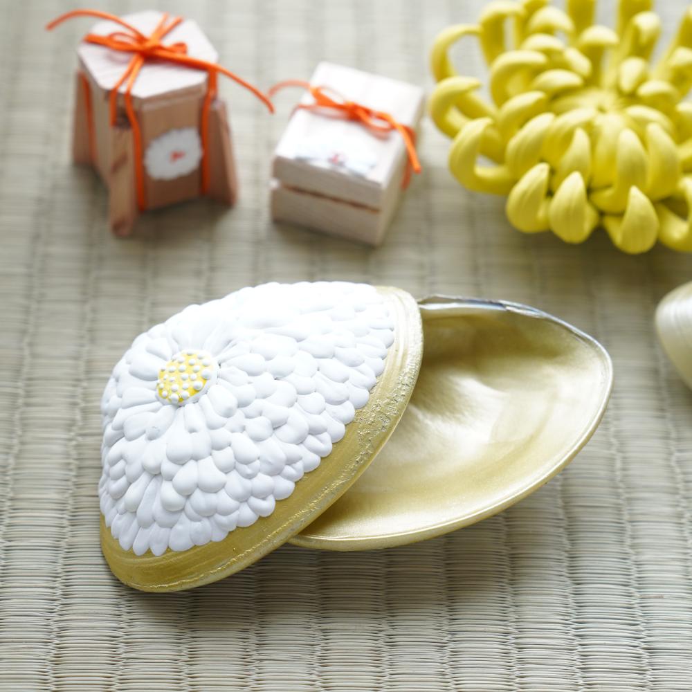 CHRYSANTHEMUM CLAM BOX – LARGE, HAND-RAISED GOFUN