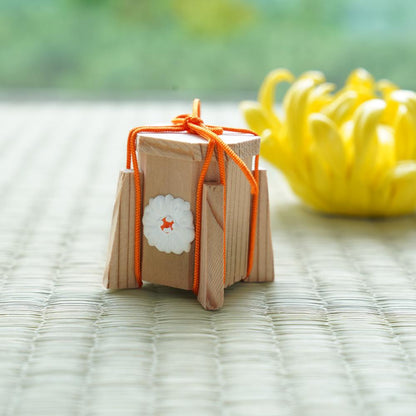 CEDAR SHELL BUCKET & LETTER BOX – MINIATURE SET, CHRYSANTHEMUM
