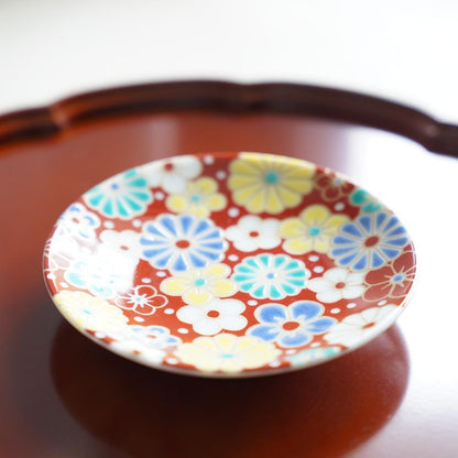 GOOD FORTUNE SMALL PLATE – PLUM & CHRYSANTHEMUM (KUTANI)