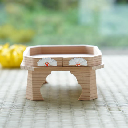 CEDAR GOZEN STAND – CHRYSANTHEMUM GOFUN RELIEF, 4.3 IN