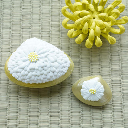 CHRYSANTHEMUM CLAM BOX – LARGE, HAND-RAISED GOFUN