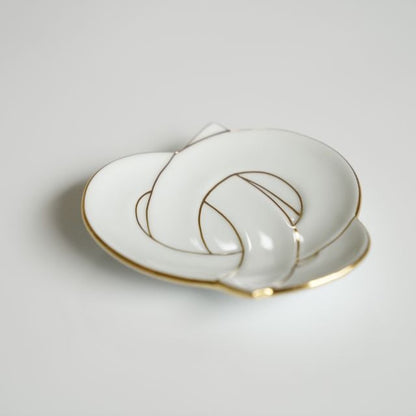 AUSPICIOUS KNOT SMALL PLATE – GOLD LINE (ARITA)