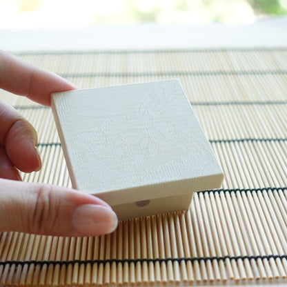 BOULETTES DE LUNE SUR SUPPORT SANPŌ – DÉCORATION CHIRIMEN (KYOTO)