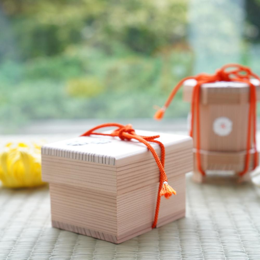 CEDAR LETTER BOX (FUBAKO) – CHRYSANTHEMUM GOFUN RELIEF, SMALL